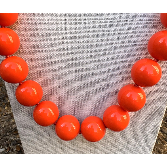 Vintage Joan Rivers Acrylic Lucite Knotted Necklace Orange Gold Tone Chunky 24" - Picture 2 of 7